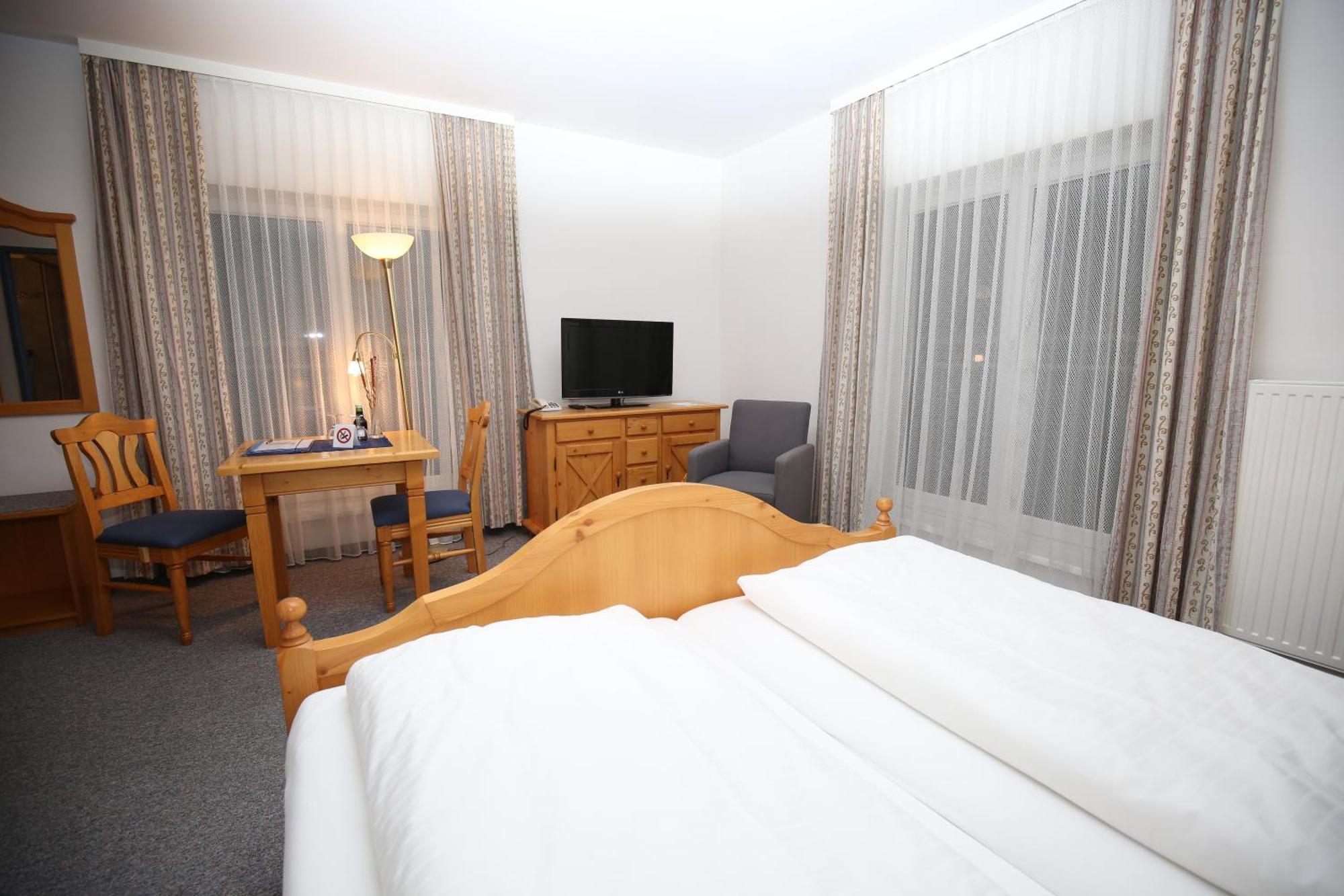 Grandhotel Niederoesterreichischer Hof Lanzenkirchen Bilik gambar